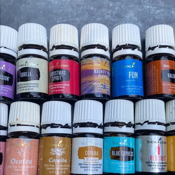 Essential Oil Collection with Assorted Colors YOUNG LIVING - Picture 3 of 5
